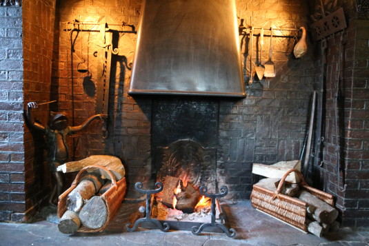The fireplace at La Grenouillère.